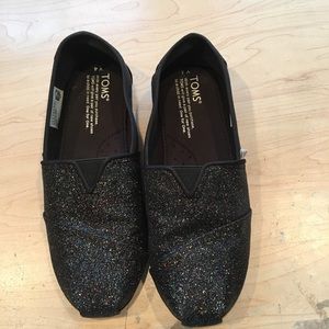 Kids barely worn Toms shoes sz 4Y